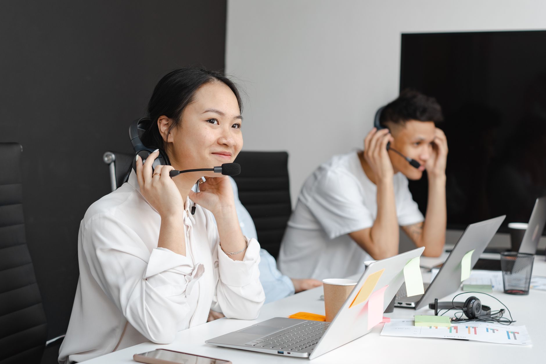 AI Customer Service Agent vs Chatbot: What's the Real Difference cover image